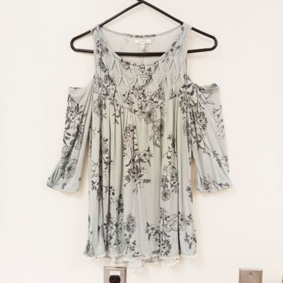 Maurices Tops - MAURICES Green Floral Shoulder Cut Out Blouse Size XS